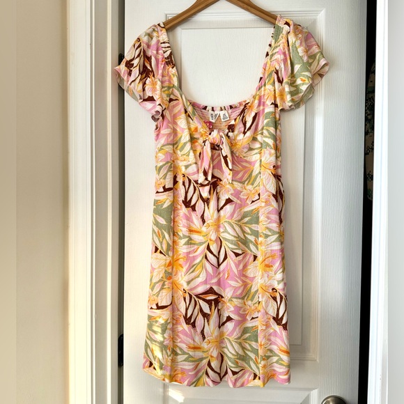 NWT ROXY Oceanview Floral Mini Dress Size Medium - Picture 1 of 7